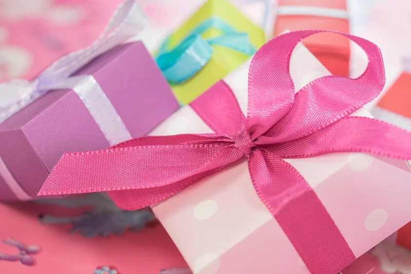 Cadeaux et traditions : ce qui marche vraiment en 2026